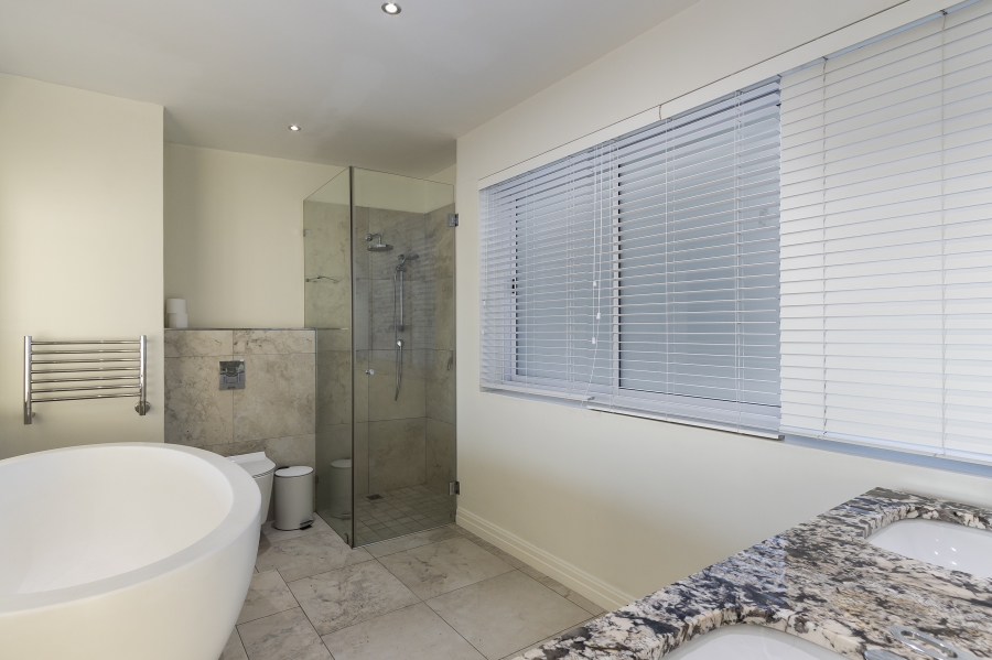 To Let 4 Bedroom Property for Rent in Harbour Island Western Cape